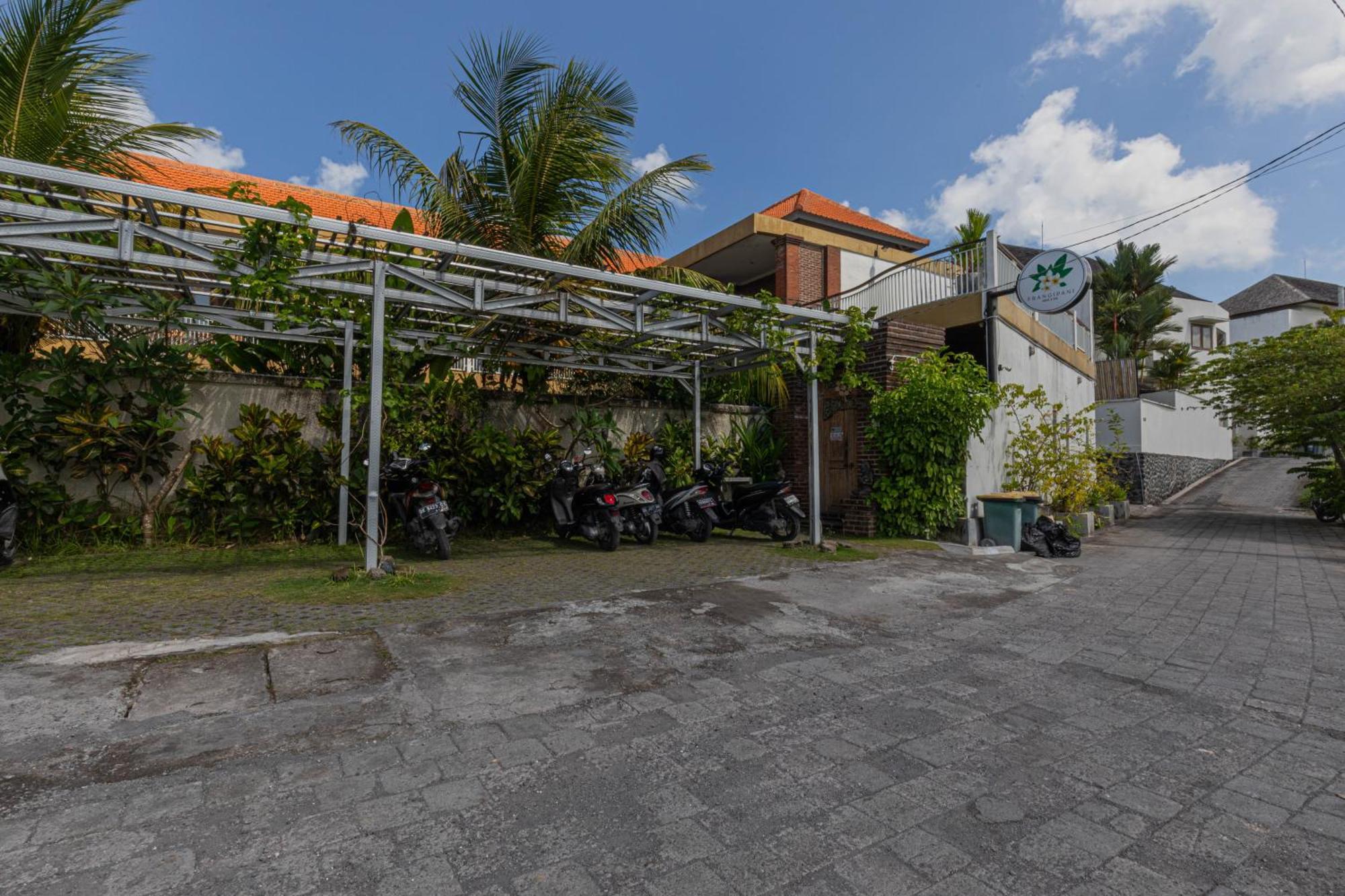 Frangipani House And Spa By Ecommerceloka Чангу Экстерьер фото